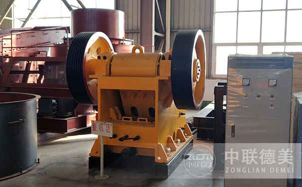 什么是液壓對輥破碎機？
